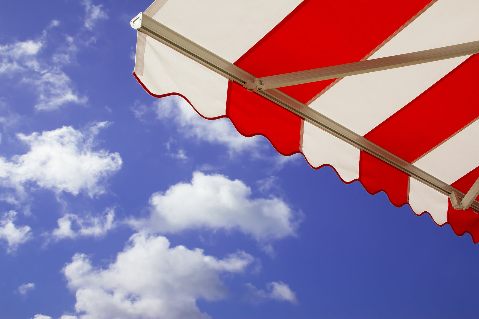 DIY vs. Professional Installation: What's Right for Your Summer Shade Sail?